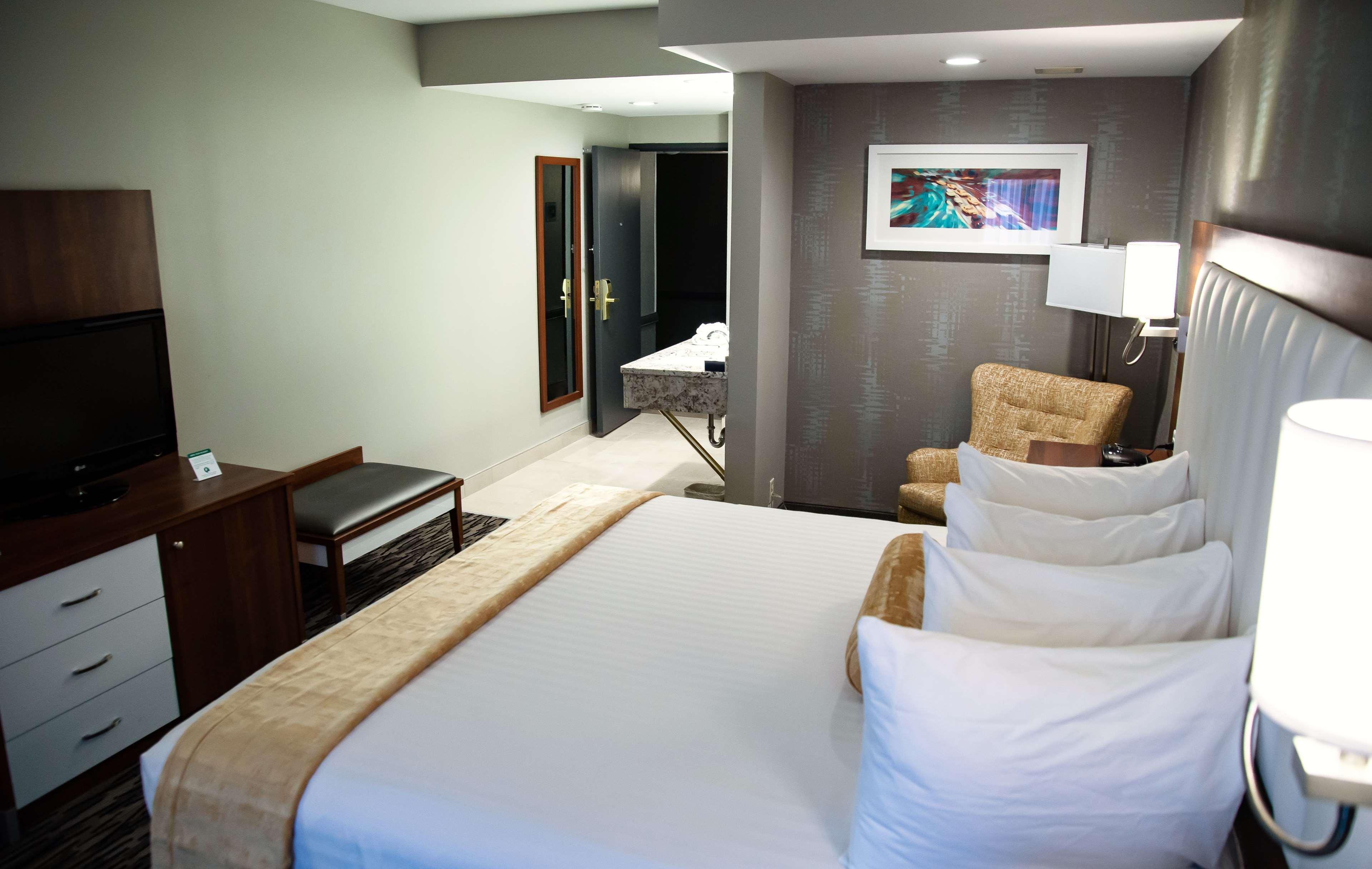 Best Western On The Avenue Buffalo Bagian luar foto