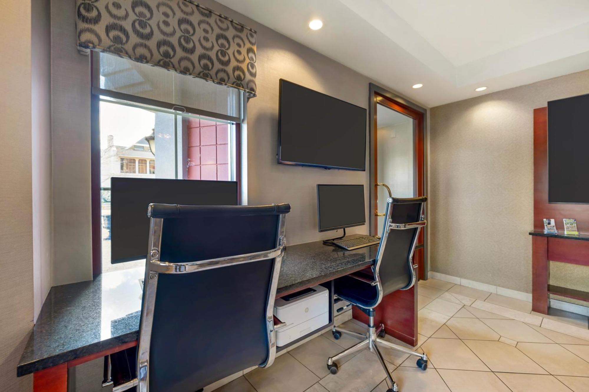 Best Western On The Avenue Buffalo Bagian luar foto