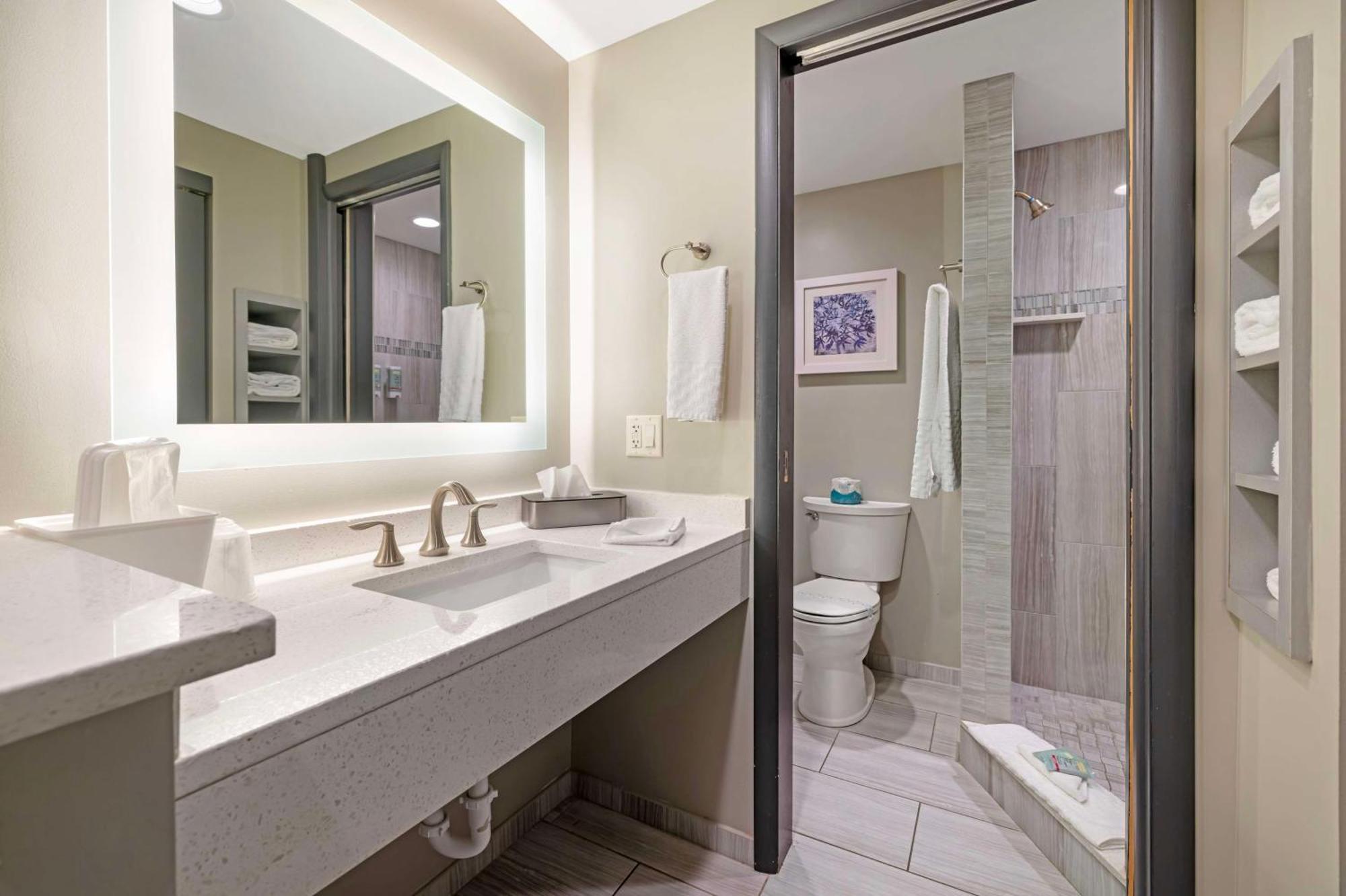 Best Western On The Avenue Buffalo Bagian luar foto