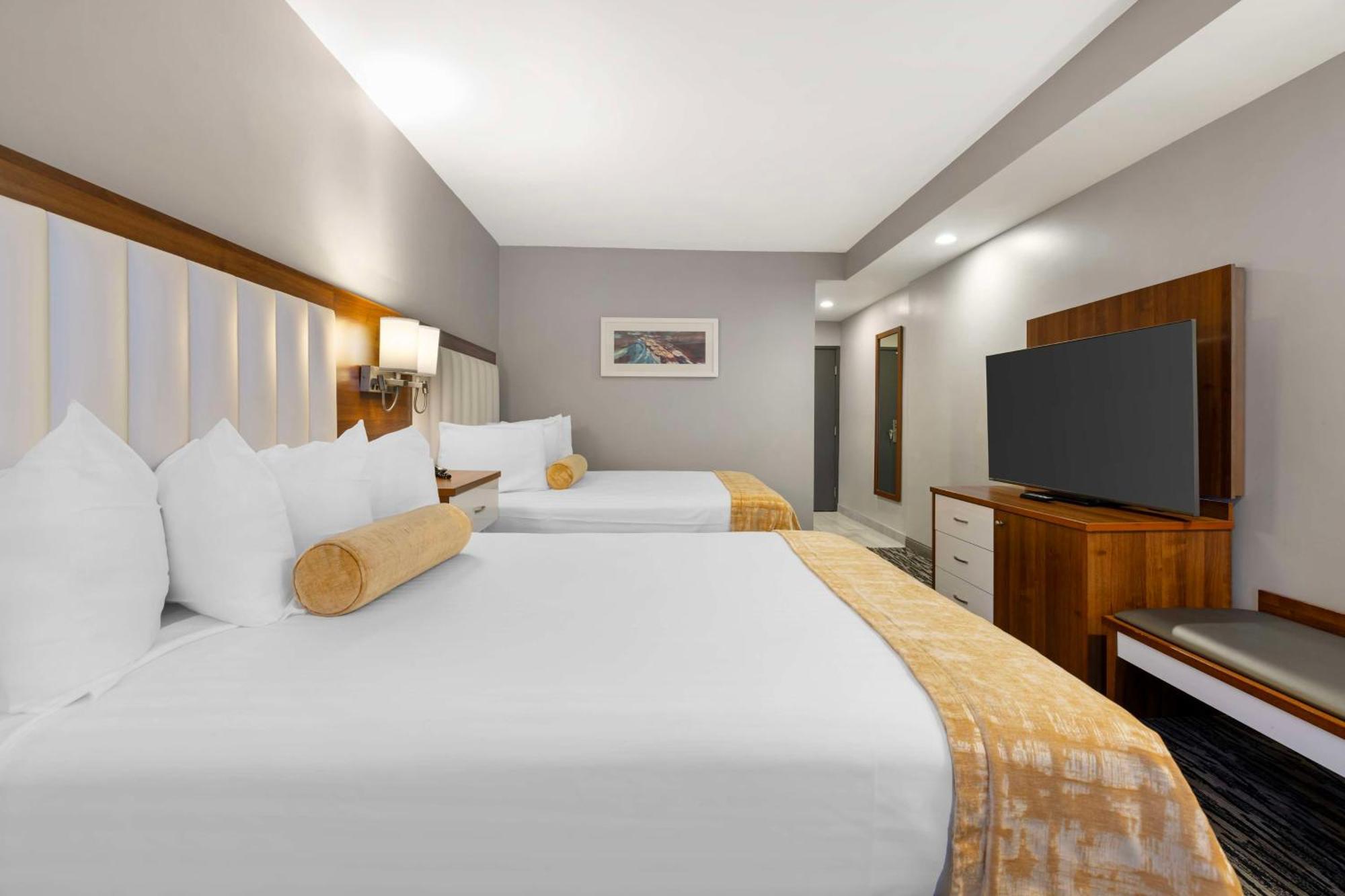 Best Western On The Avenue Buffalo Bagian luar foto