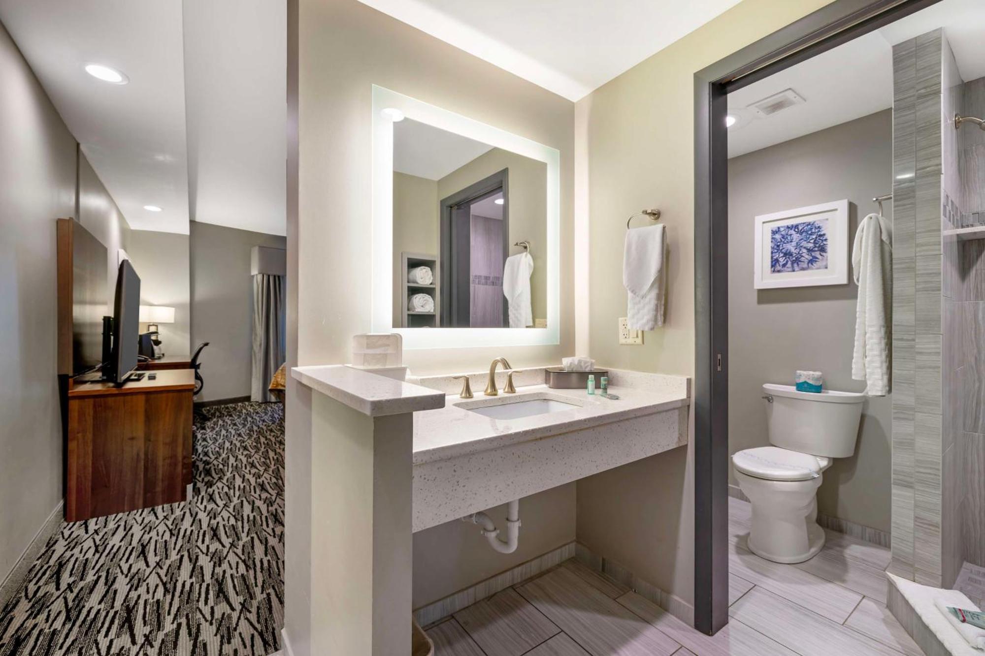 Best Western On The Avenue Buffalo Bagian luar foto