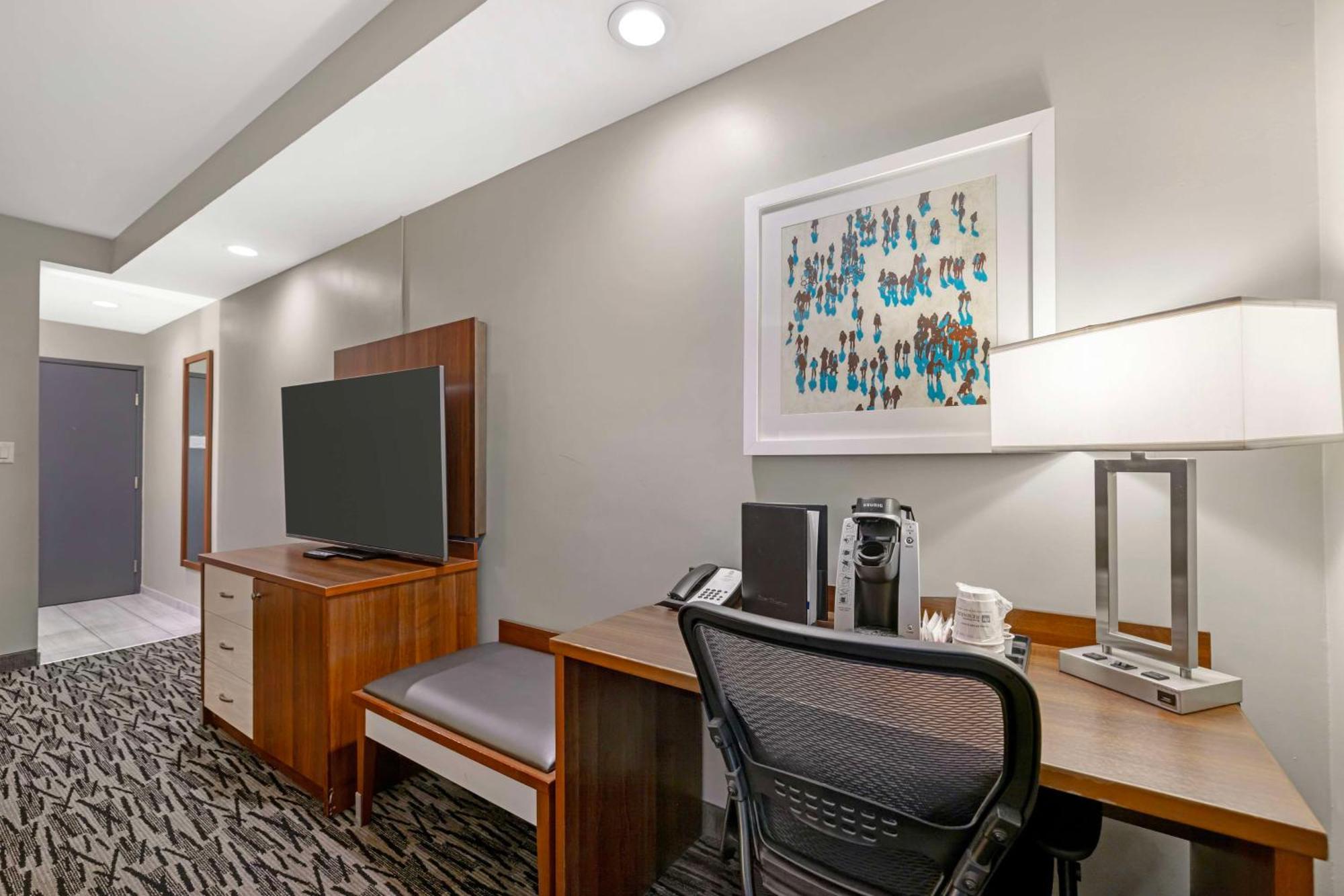 Best Western On The Avenue Buffalo Bagian luar foto
