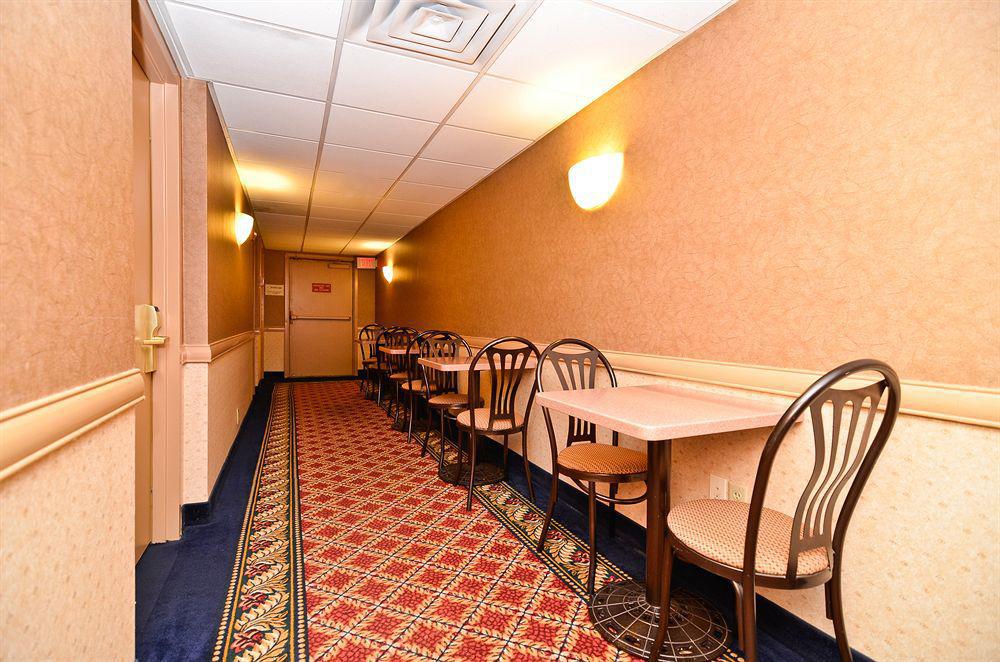 Best Western On The Avenue Buffalo Restoran foto